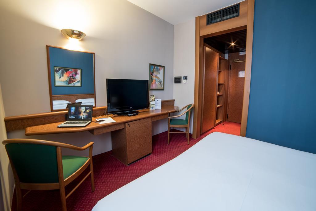 Idea Hotel Piacenza Exterior photo