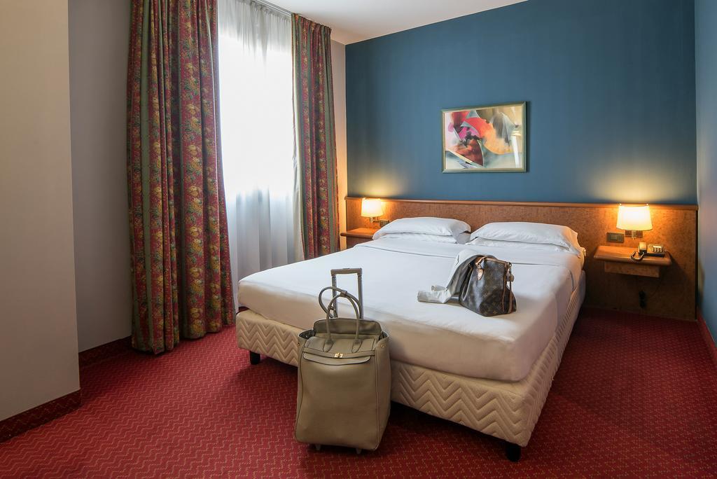 Idea Hotel Piacenza Exterior photo