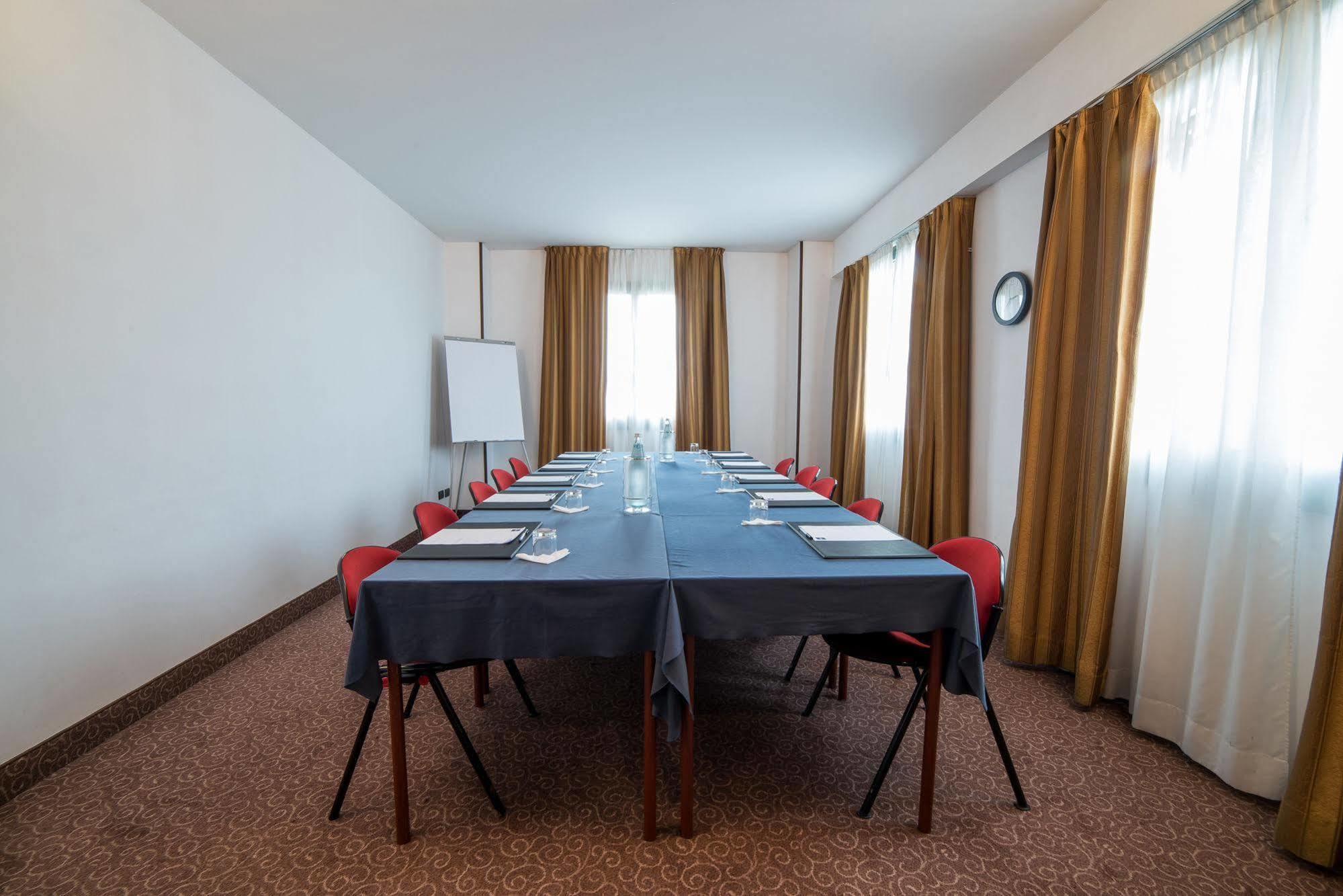 Idea Hotel Piacenza Exterior photo
